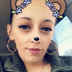 Meet your Posher, Caitlin